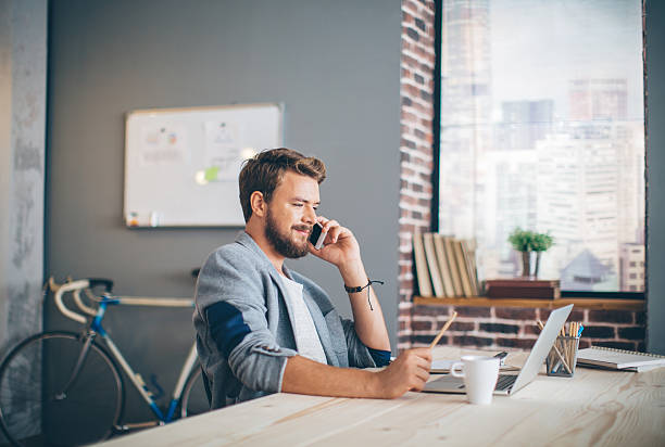 Quels sont les outils essentiels pour un freelance en 2025 ?